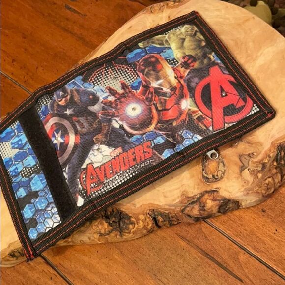 Marvel Avengers Age of Ultron Light Up Wallet - Picture 3 of 8